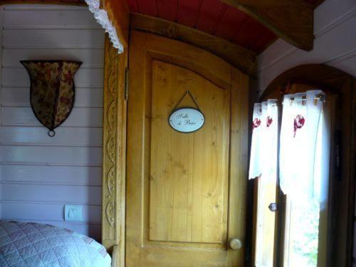 La Cle Des Roulottes Hotel Pluvigner Luaran gambar